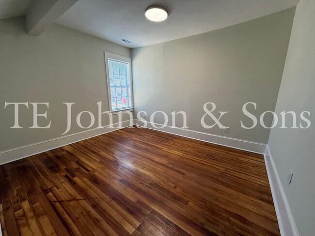 Building Photo - Updated 3BR/2BA Apartment with Quartz Counters & Modern Finishes