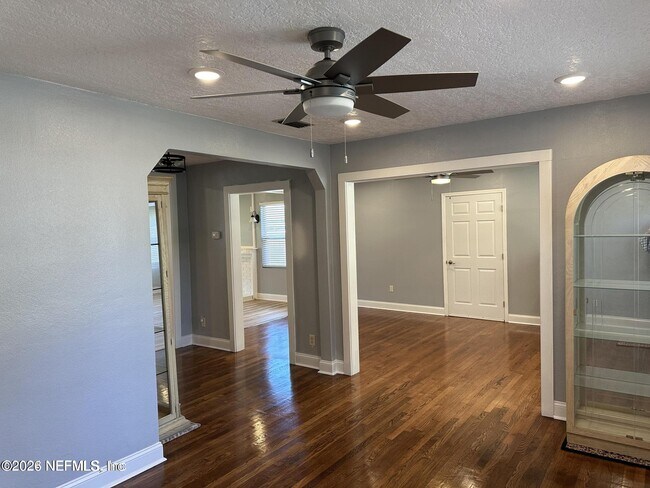 Building Photo - 6660 Oriole Ave