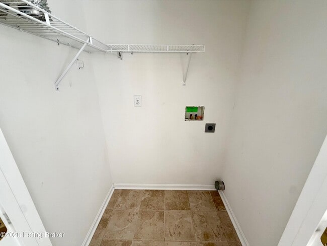 Building Photo - 6216 Hillcrest Ct