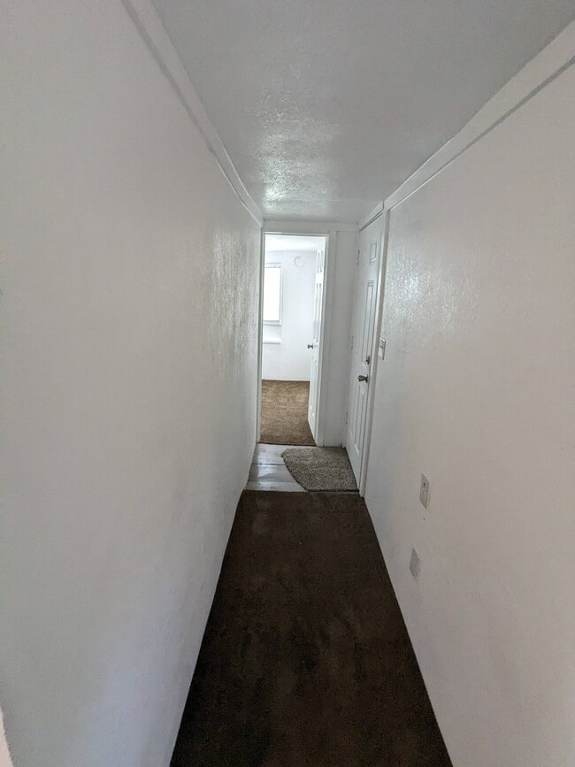 Building Photo - 300 Royal Way