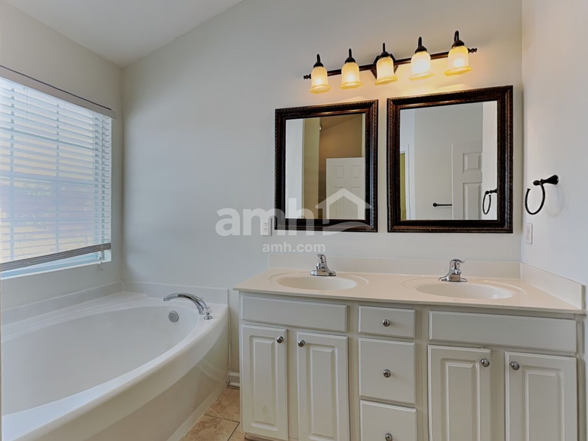 Building Photo - 547 Rockbridge Dr