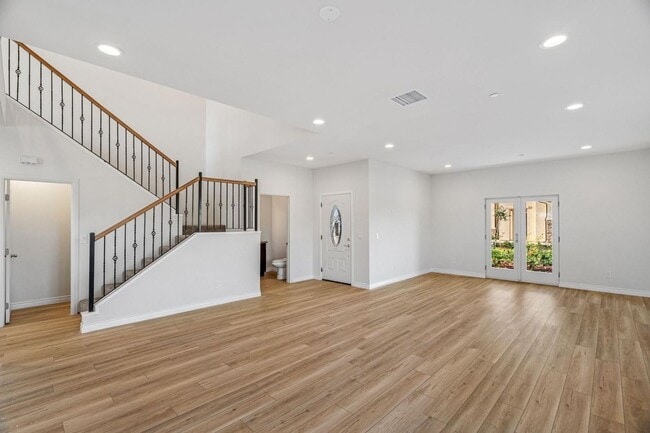 Building Photo - 5 Bedroom house with view