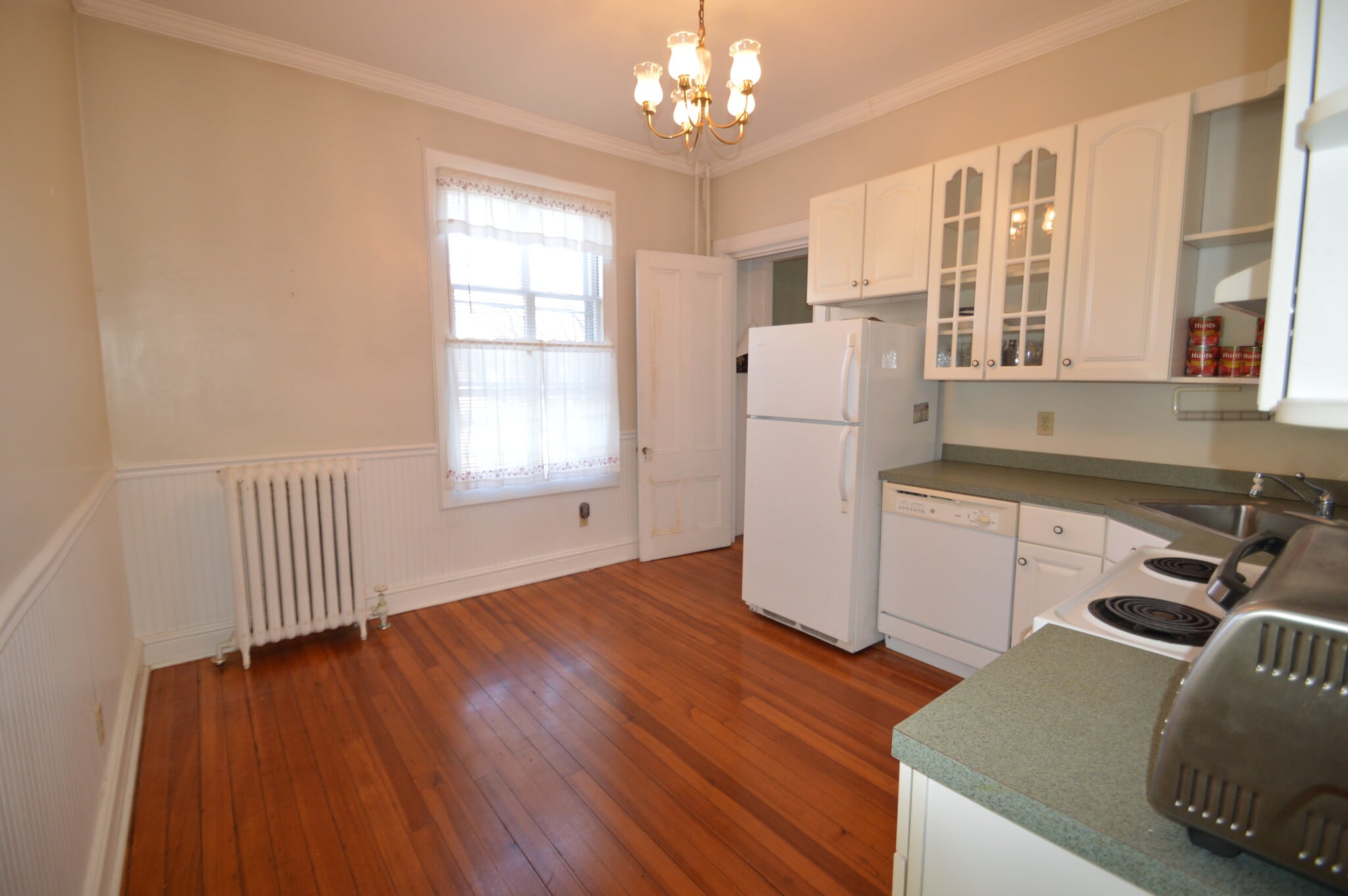 Dishwasher and pretty cabinets - 226 Broadway