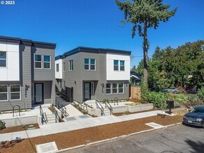 Building Photo - Montana Ave