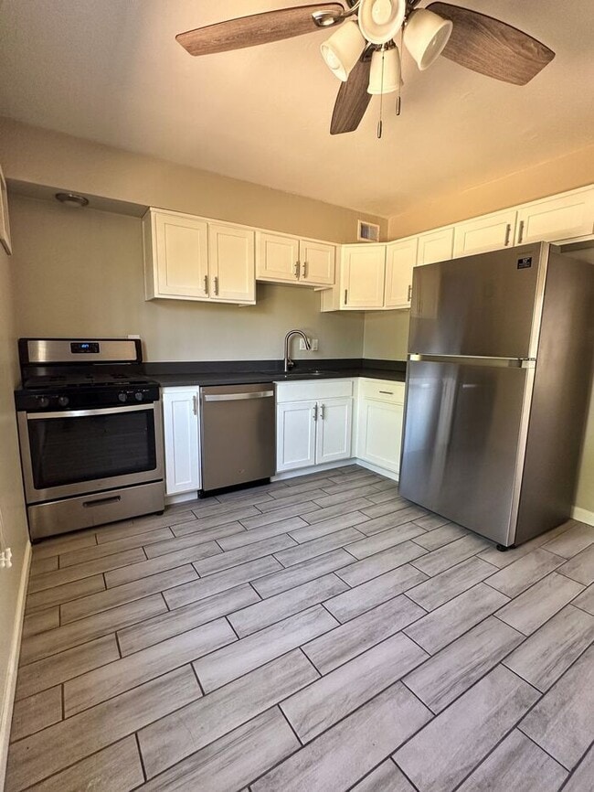 Building Photo - U of A Affordable housing!!! Affordable 2 ...