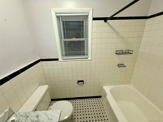 Building Photo - 29 Smith St