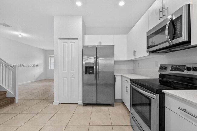 Building Photo - 2619 SE 11th St