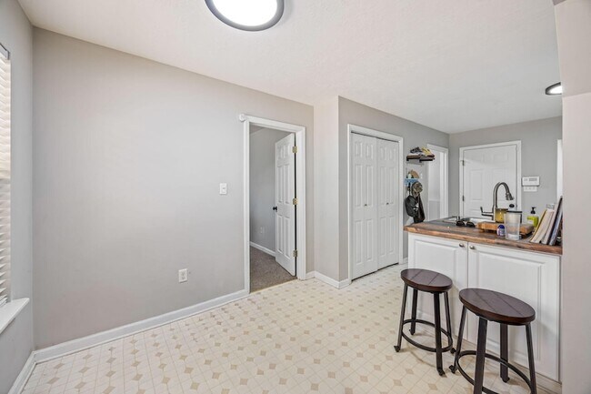 Building Photo - 2056 Sylvan Lake Dr