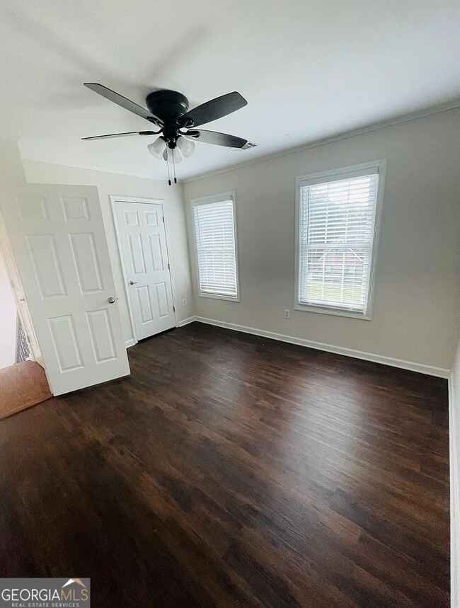 Building Photo - 10995-10995 Kimball Crest Dr