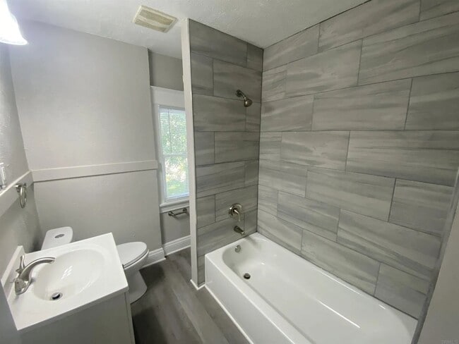 Building Photo - 318 Haney Ave