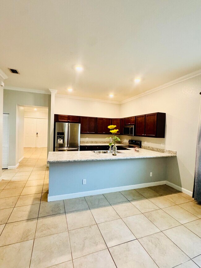 Building Photo - 1807 Berkshire Cir SW