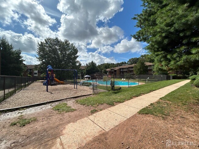 Building Photo - 517 Edison Glen Terrace
