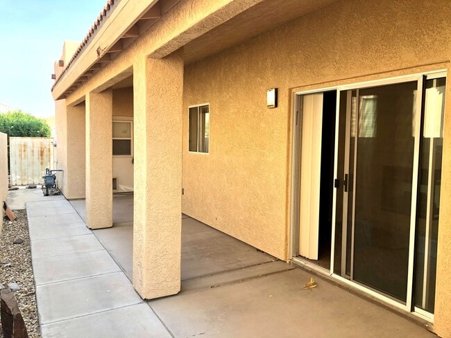 Building Photo - Beautiful 2 Bedroom, 2 bathroom Home in El Camino Village!