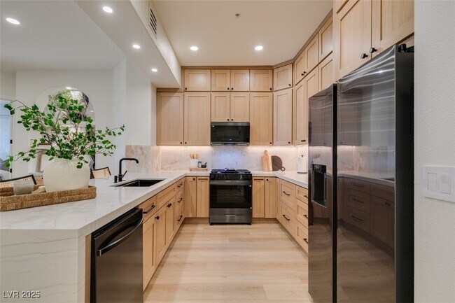 Building Photo - 32 E Serene Ave