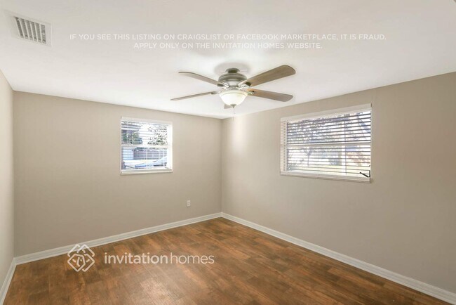 Building Photo - 10824 Oakdale Ave