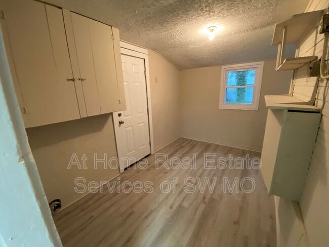 Building Photo - 1224 E Central St