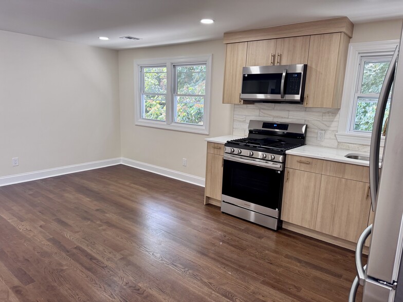 Dining Area - 47 Sherwood Ave