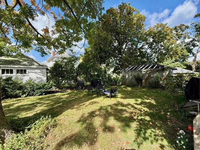 Building Photo - 27 Hillsdale Rd
