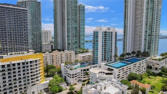 Building Photo - 480 NE 30th St