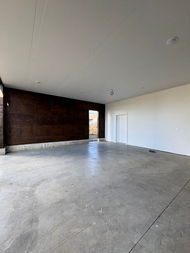 Building Photo - Charming 1-Bedroom, 1-Bath Rental with Exp...