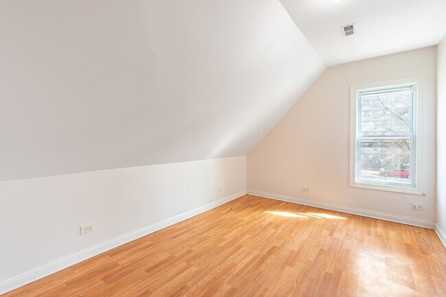 Building Photo - 7144 S Wentworth Ave
