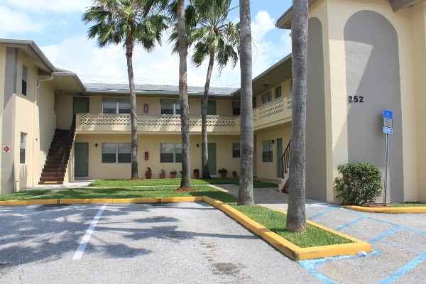 Primary Photo - Chateaux Apartments