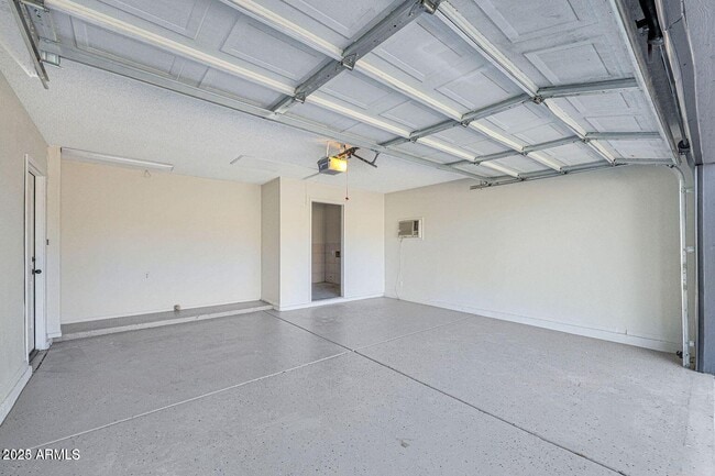 Building Photo - 613 W Rosemonte Dr