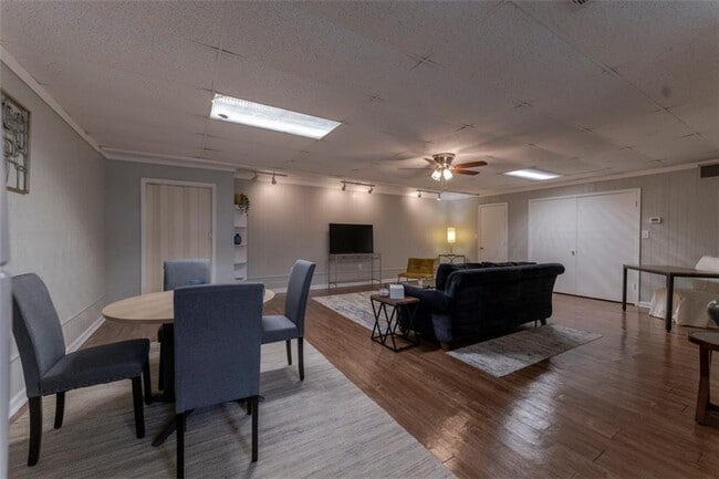 Building Photo - 2560 Piney Wood Ln