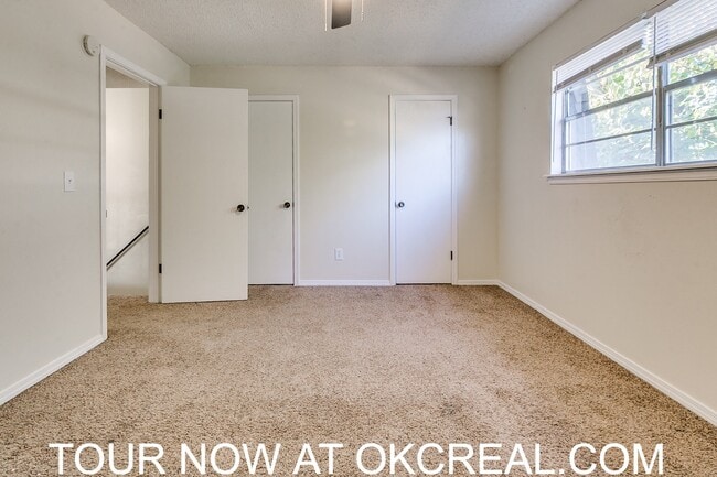 Building Photo - 1223 Lakecrest Dr