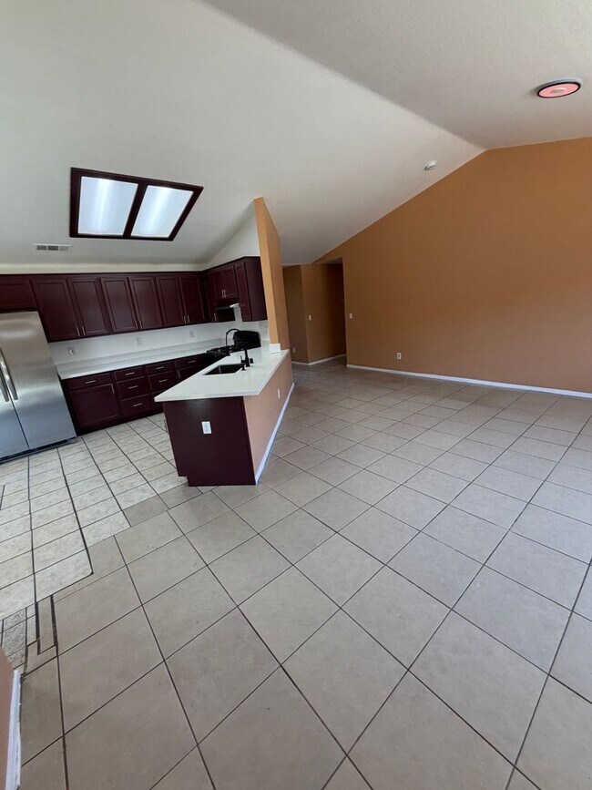 Building Photo - Available Now! Move-In Ready
