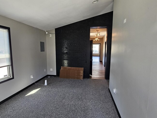 Building Photo - 602 W Burlington Ave