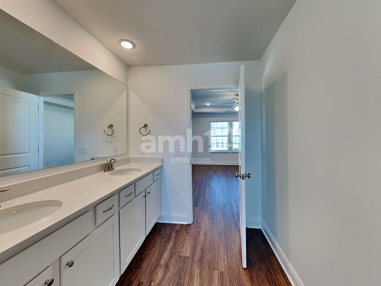 Building Photo - 8383 Merlin Dr