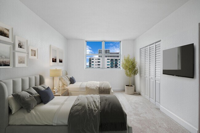 Building Photo - 7501 E Treasure Dr