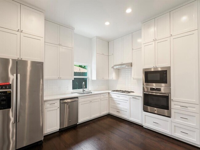 Building Photo - 7706 Jack Oak Ave