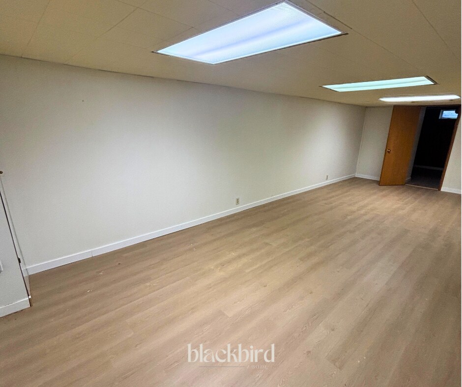 Building Photo - 6905 N Lincoln St