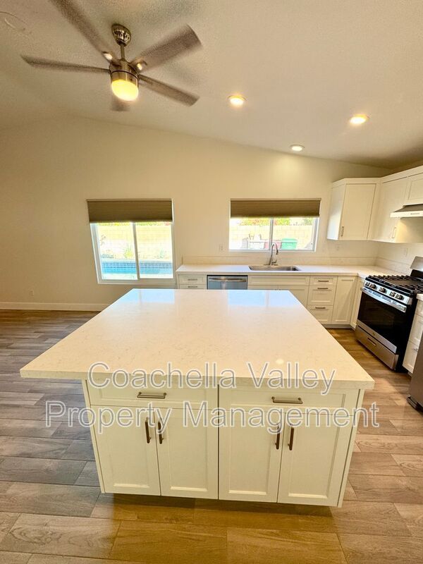 Building Photo - 48201 Cll Del Sol