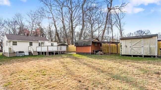 Building Photo - 1101 Hickory Ave