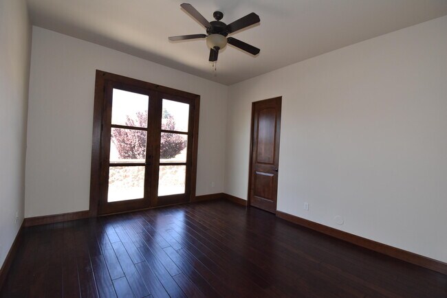 Building Photo - 6264 Wildwood Ct