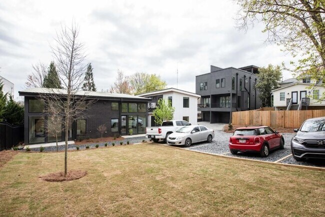 Building Photo - 542 Boulevard NE