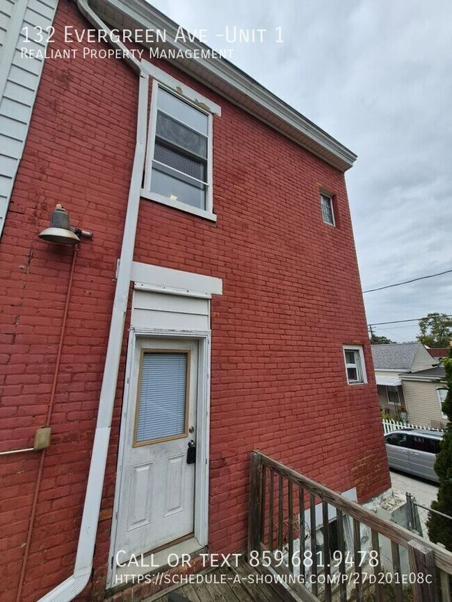 Building Photo - 132 Evergreen Ave