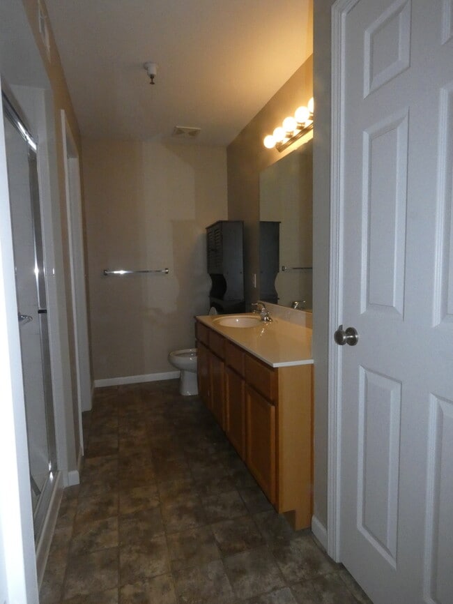 Building Photo - Beautiful Condo in North Kansas City School District!