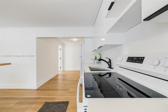 Building Photo - 1610 NW 33rd Ave