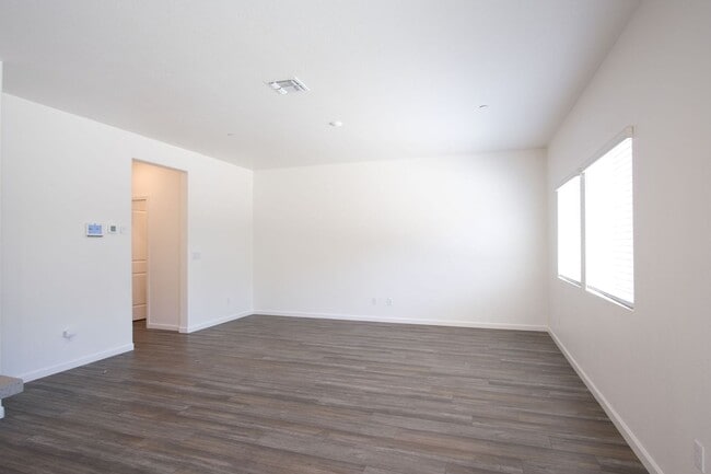 Building Photo - Move-in ready! Stunning 4-bedroom, 3-bathroom home located in the vibrant city of Manteca, CA.