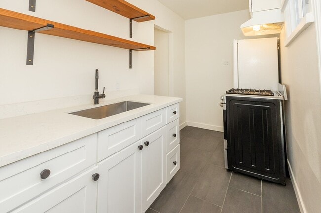 Building Photo - Quaint Remodeled 1 Bed / 1 Bath Bungalow in Normal Heights!