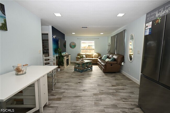 Building Photo - 206 Cape Coral Pkwy W