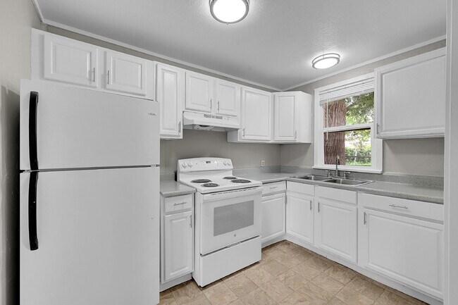 Building Photo - $1,150 - 2 Bed, 1 Bath Updated Unit in She...
