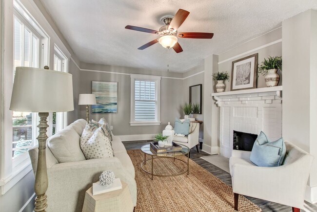 Building Photo - Charming historic home near downtown