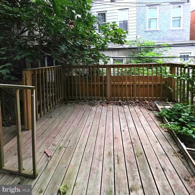 Building Photo - 5515 Catharine St