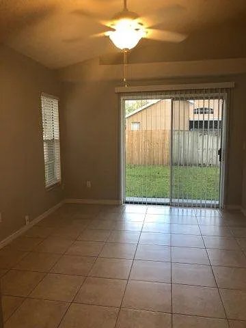 Building Photo - 1063 Royal Oaks Dr