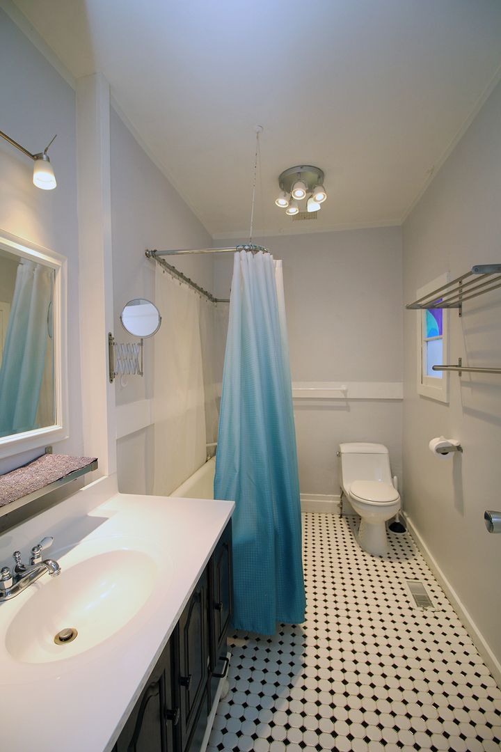 Building Photo - 4823 NE 13th Ave